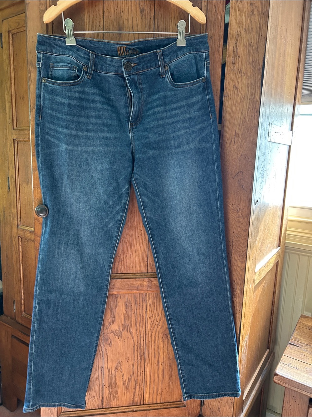 Kut from the Kloth Women’s Straight Jeans in Dark Blue Wash